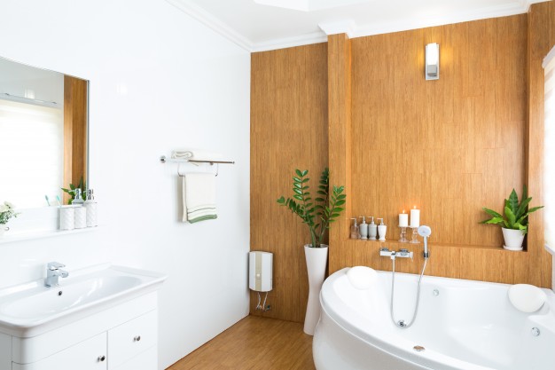Banheiro elegante com móveis de madeira no estilo contemporâneo