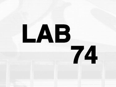 Na imagem, o logo da Lab 74, um dos collabs em São Paulo.